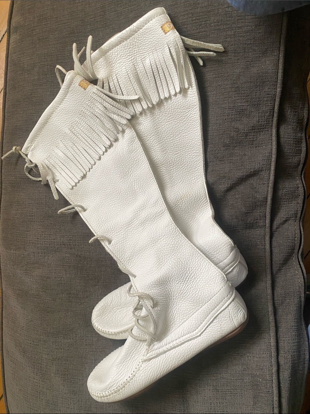 EXTREMELY Rare White Leather Lace up Minnetonka Boots FESTIVAL